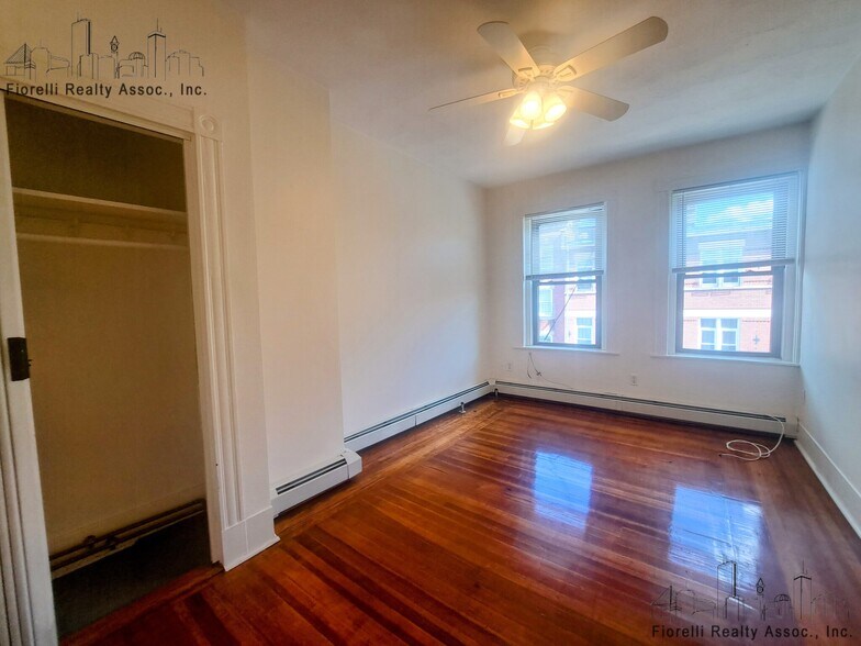 Building Photo - 344 Hanover St