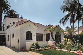 Building Photo - 730 Westbourne Dr