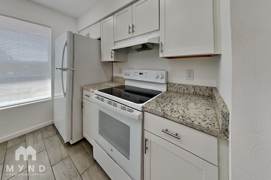Building Photo - 6657 W Ocotillo Rd