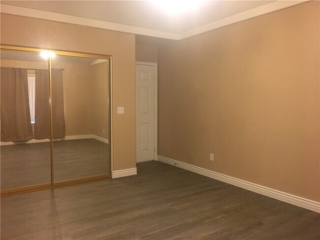 Building Photo - 5714 Desert Lakes Dr