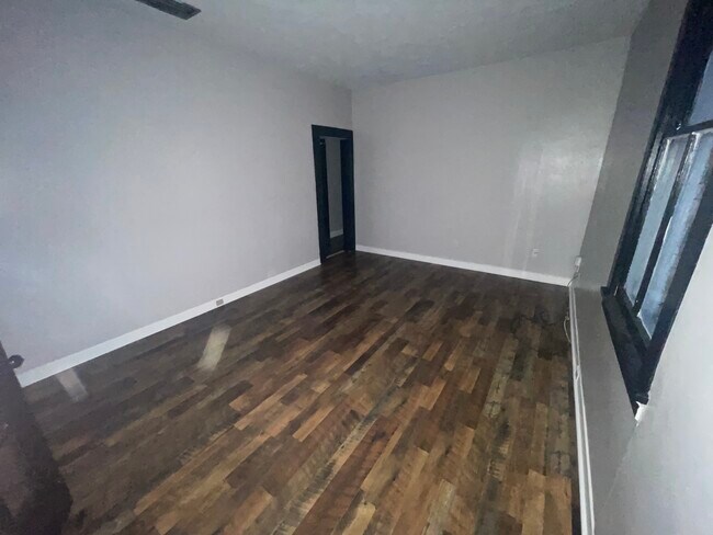 Living room - 2455 Wisteria St