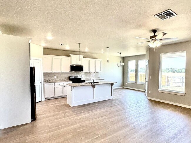 Building Photo - Pet-Friendly 3-Bed Home in Edmond - Move-In Ready!