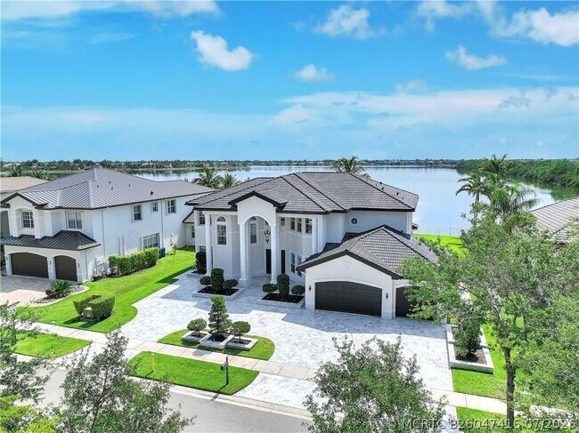 Building Photo - 4707 SW 195th Terrace