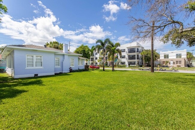 Building Photo - 1716 Mercer Ave