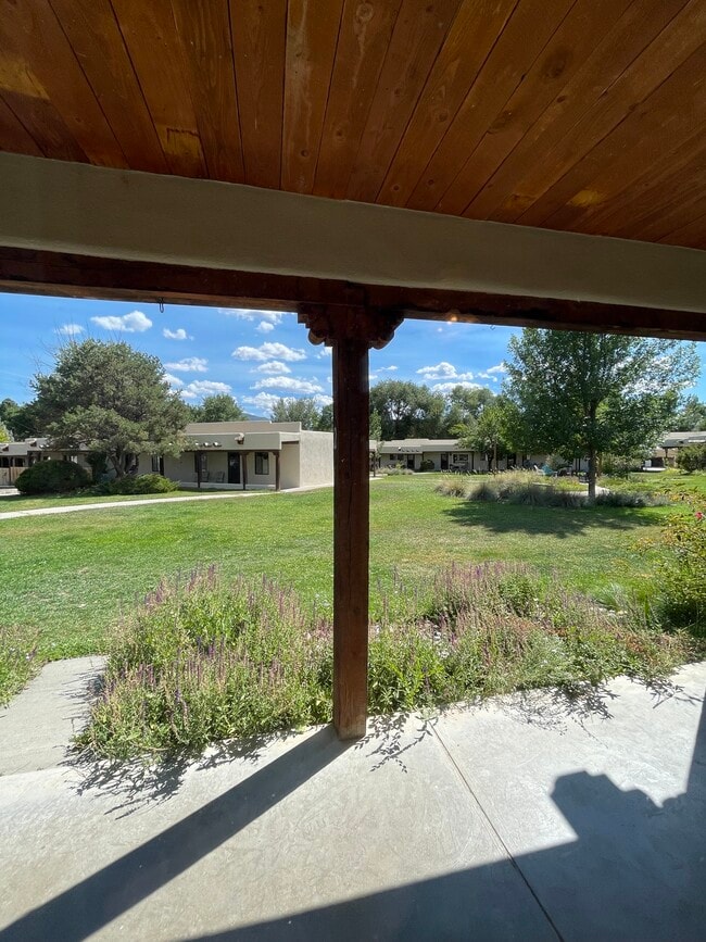 Building Photo - 413 Valverde St