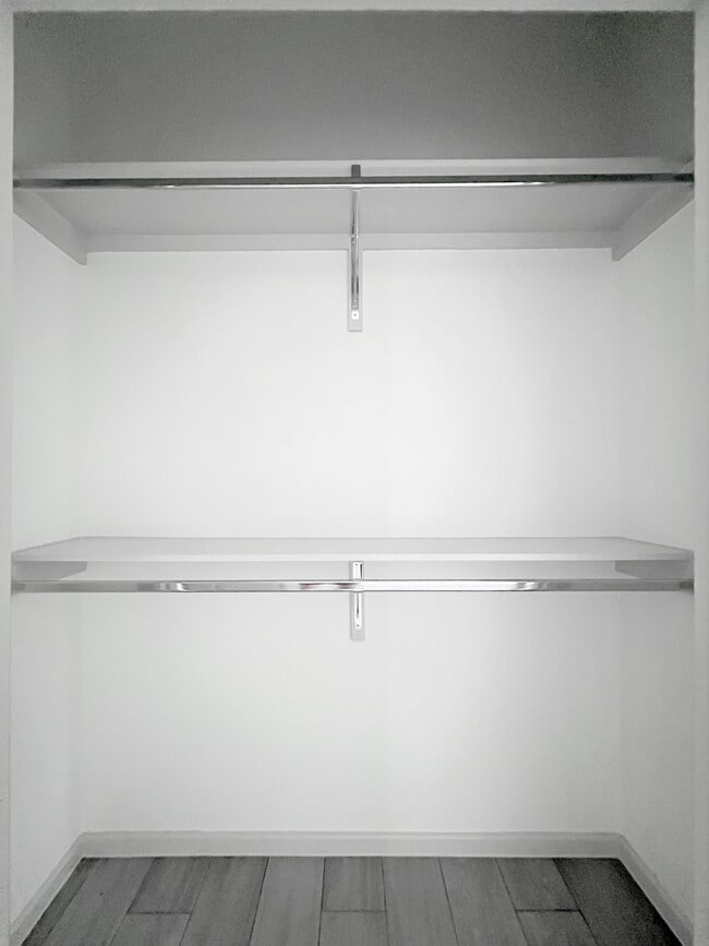 Building Photo - 1304 Shavano Dr