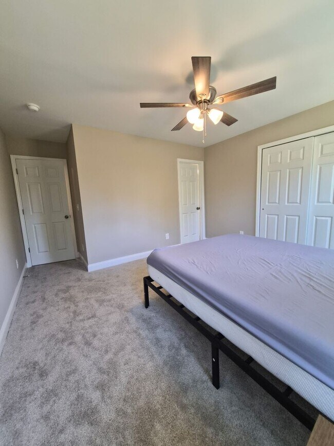 Building Photo - 187 Loren Rd