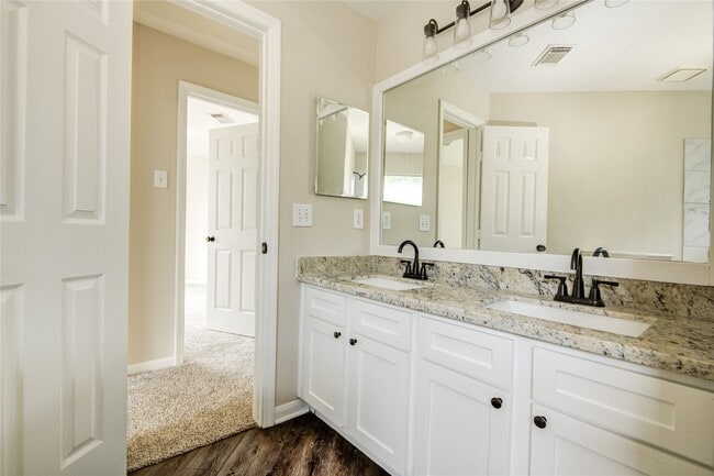 Building Photo - 107 Mango St