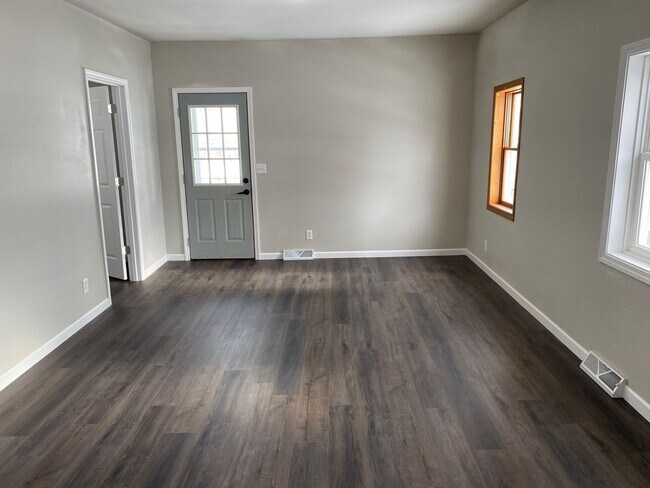 Building Photo - 500 Pier St