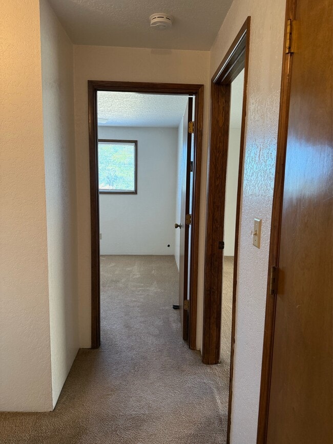 Building Photo - 1036 NE Barager Ave