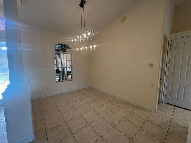 Building Photo - 401 SW 33rd Ave