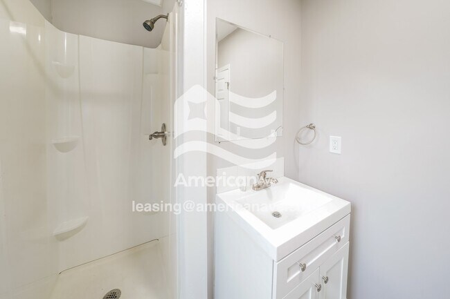 Building Photo - 593 Emerson St