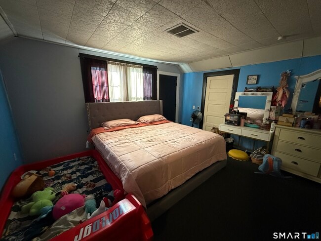 Building Photo - 74 George St