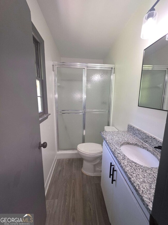 Building Photo - 490 Village Green Ct SW