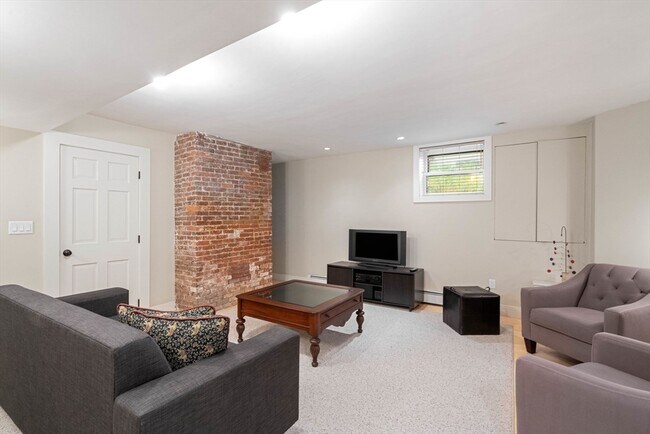 Building Photo - 32 Fayette St