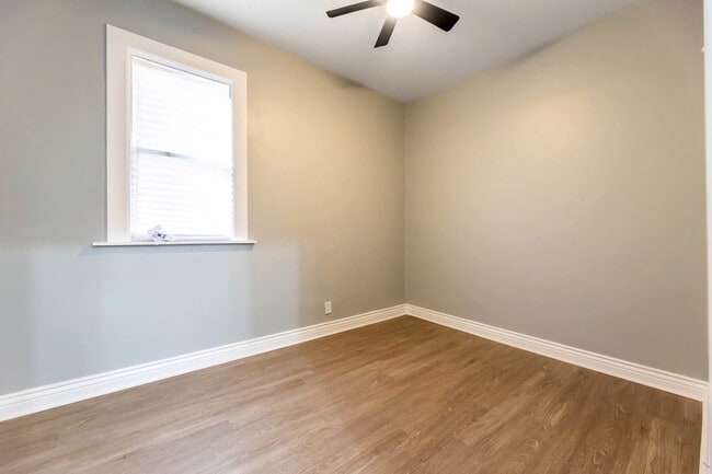 Building Photo - 7917 S Ellis Ave