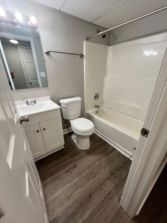 Building Photo - 2082 Fairmont Ct