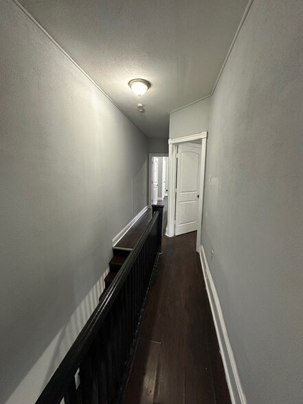 Building Photo - 1948 E Monmouth St