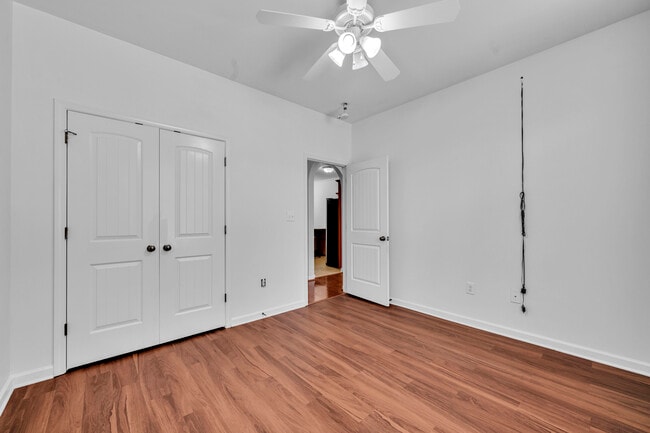 Building Photo - 1017 Ashwood Dr