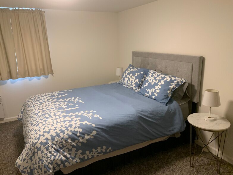 Bedroom with egress - 103 W 30th Ave
