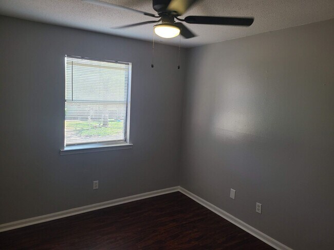 Building Photo - QUESTIONS PLEASE CONTACT LANCE GARNER 501-912-6020
