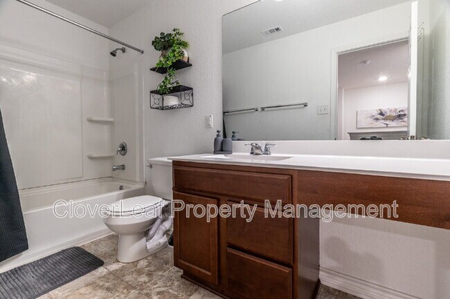 Building Photo - 10406 Labrado Dr