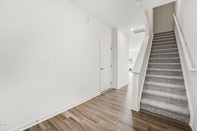 Building Photo - 131 S Meyers Ct