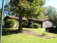 Building Photo - 2 Bedroom Duplex in Boulevard with a Yard