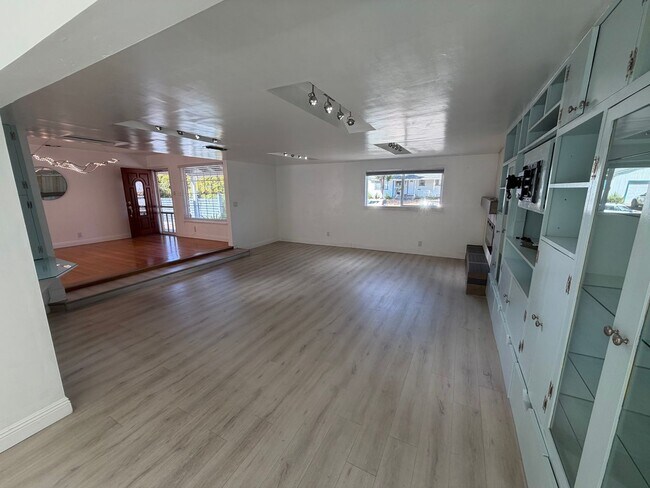 Building Photo - 7210 Zelinda Dr