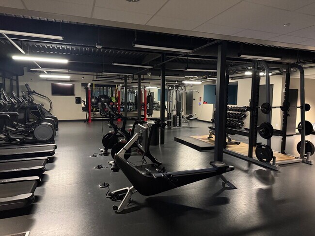 Building Photo - $2,995, 3-bed, 2.5-bath located in Castle ...