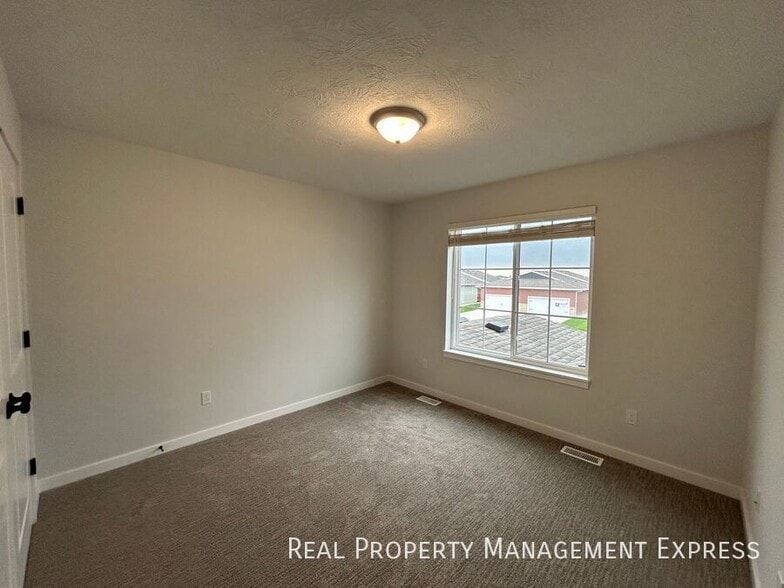 Building Photo - 9636 W Tunis Dr