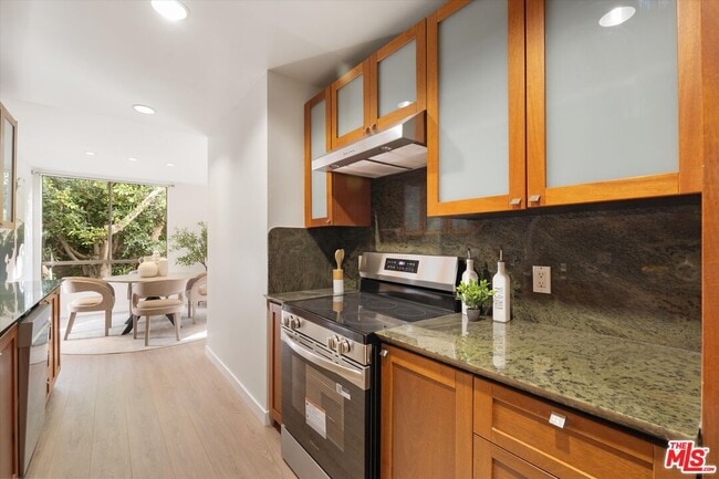 Building Photo - 429 N Oakhurst Dr