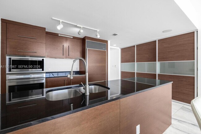 Building Photo - 465 Brickell Ave