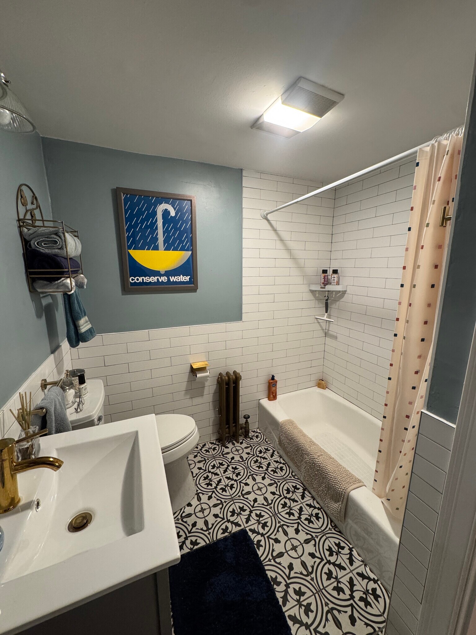1st Floor Bathroom - 15 Court St