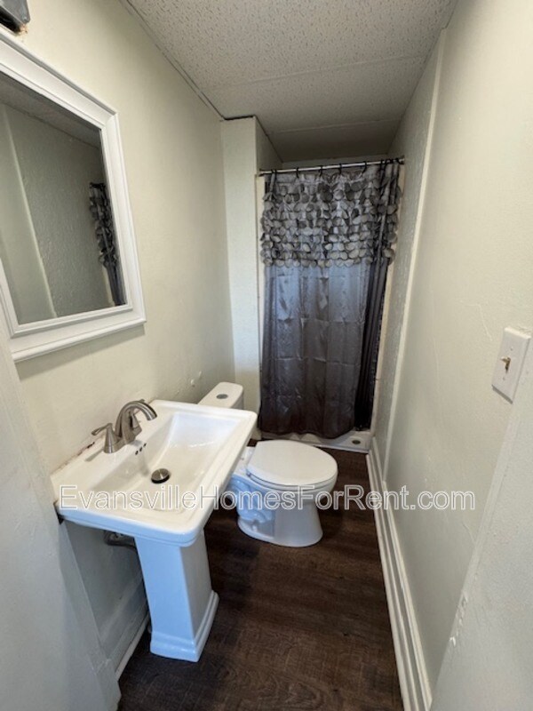 Building Photo - 3036 W Maryland St