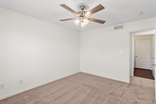 Building Photo - 2418 Northampton Dr