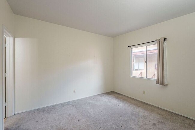 Building Photo - Bright 3-Bedroom Condo with Community Perks in Central Tucson