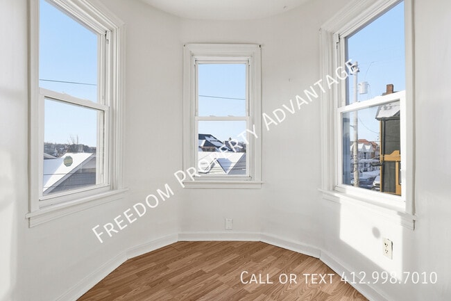 Building Photo - 703 Excelsior St