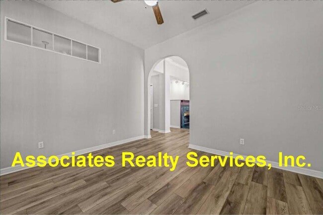 Building Photo - Turkey Creek-Three Bedroom - Two Bath 1560 sf
