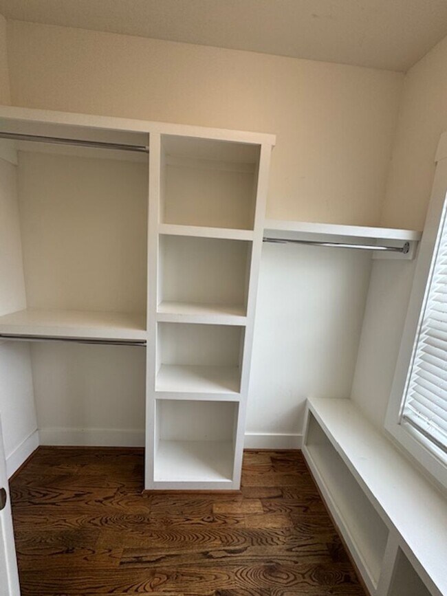 Building Photo - Coming Soon! Nice townhome in convenient East Nashville location!