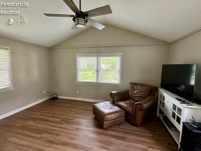 Building Photo - 154 Oakwood Dr