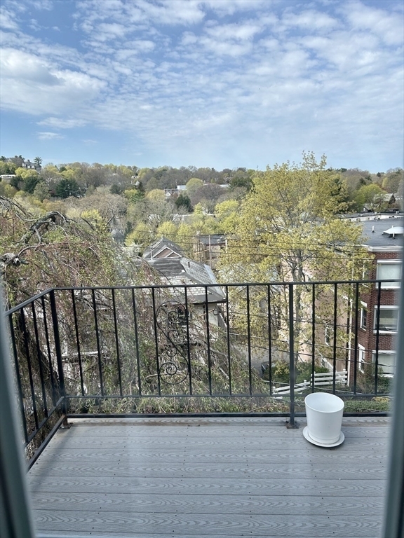 Building Photo - 303 Tappan St
