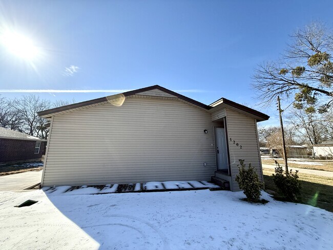 Building Photo - 312 M St NE