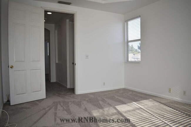 Building Photo - 2108 Macaw Ln