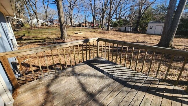 Building Photo - 300 Florence Dr