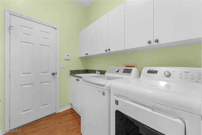 Building Photo - 258 Monterey Dr