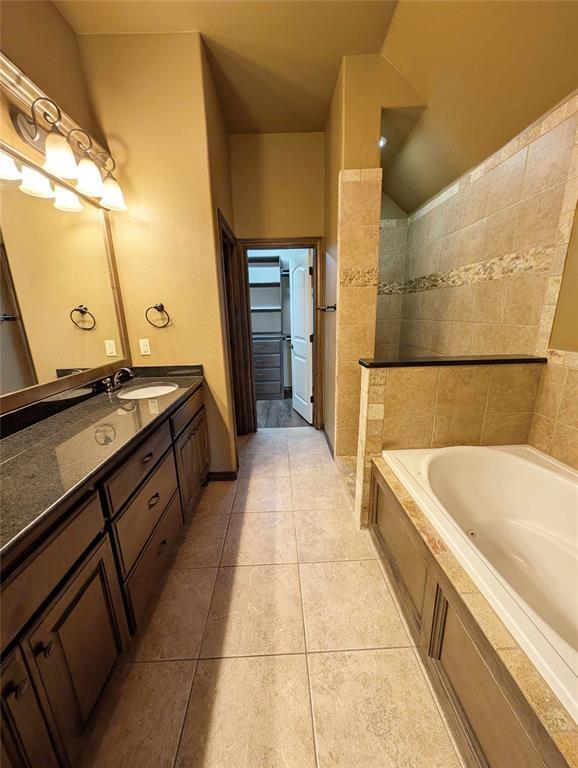 Building Photo - 6405 Bentwood Dr