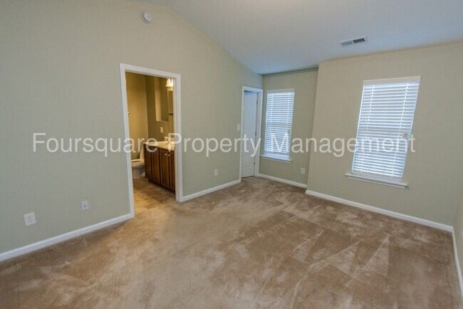 Building Photo - Room in Townhome on Ivy Wood Ln
