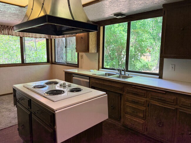 Building Photo - 4 Bed 2.5 Bath House with yard in McLaren Ranch