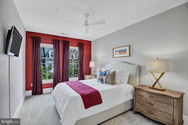 Building Photo - 708 Day Ln